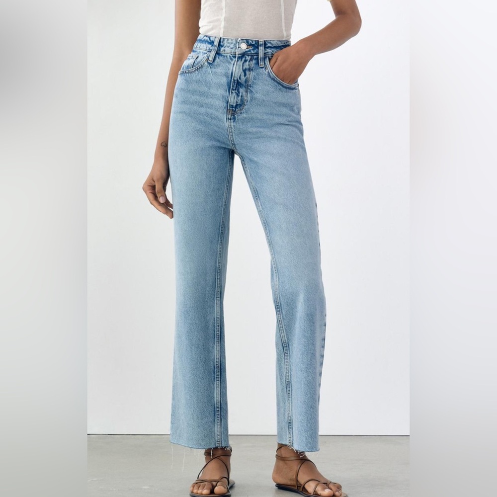 NWT ZARA MID RISE STRAIGHT- SIZE 6